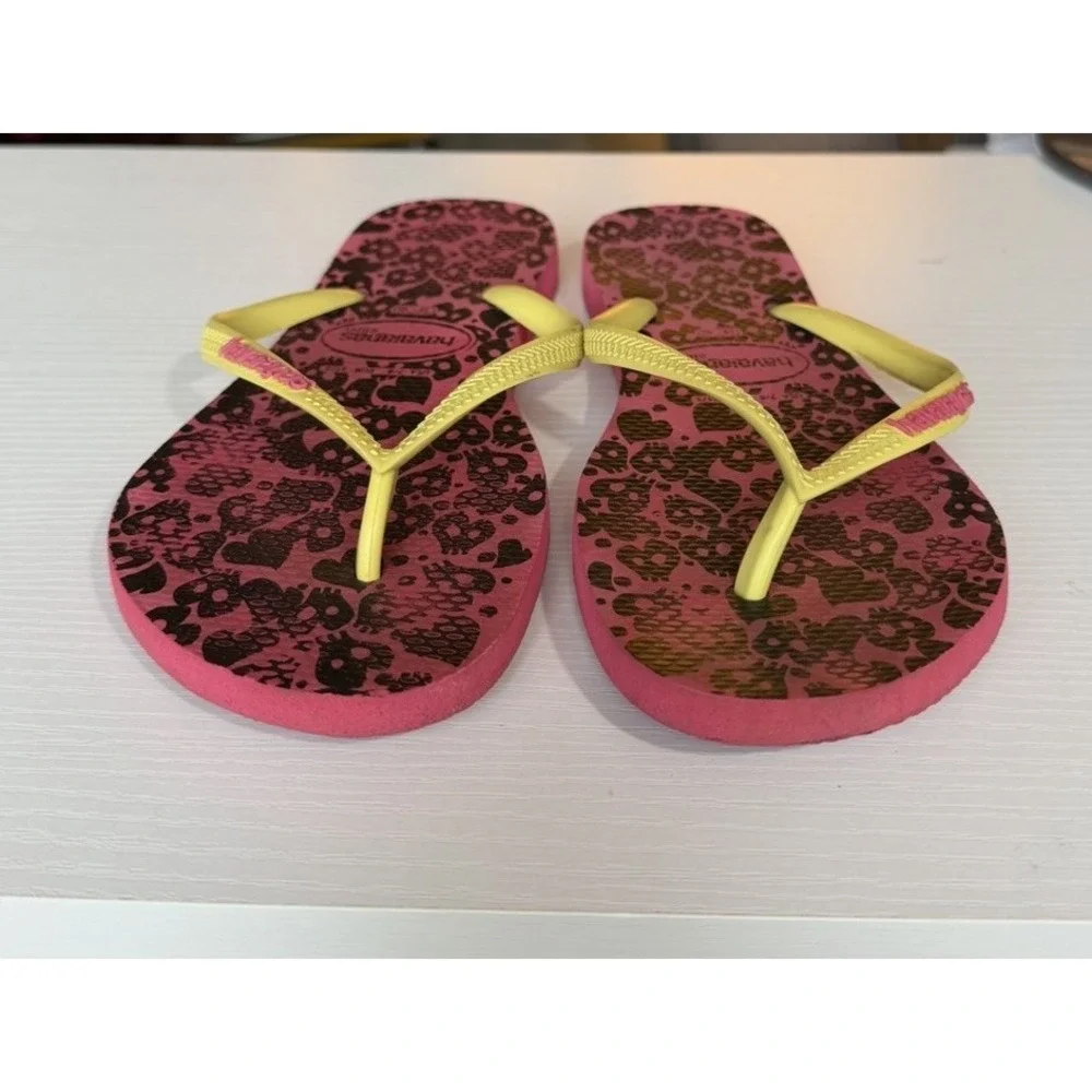 Havaianas Slim Flip Flops Women 7/8 Pink Yellow Skull Heart Print Sandals - Picture 3 of 12